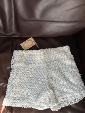 NWT Toi et Moi White Knit Crochet Stretch Shorts